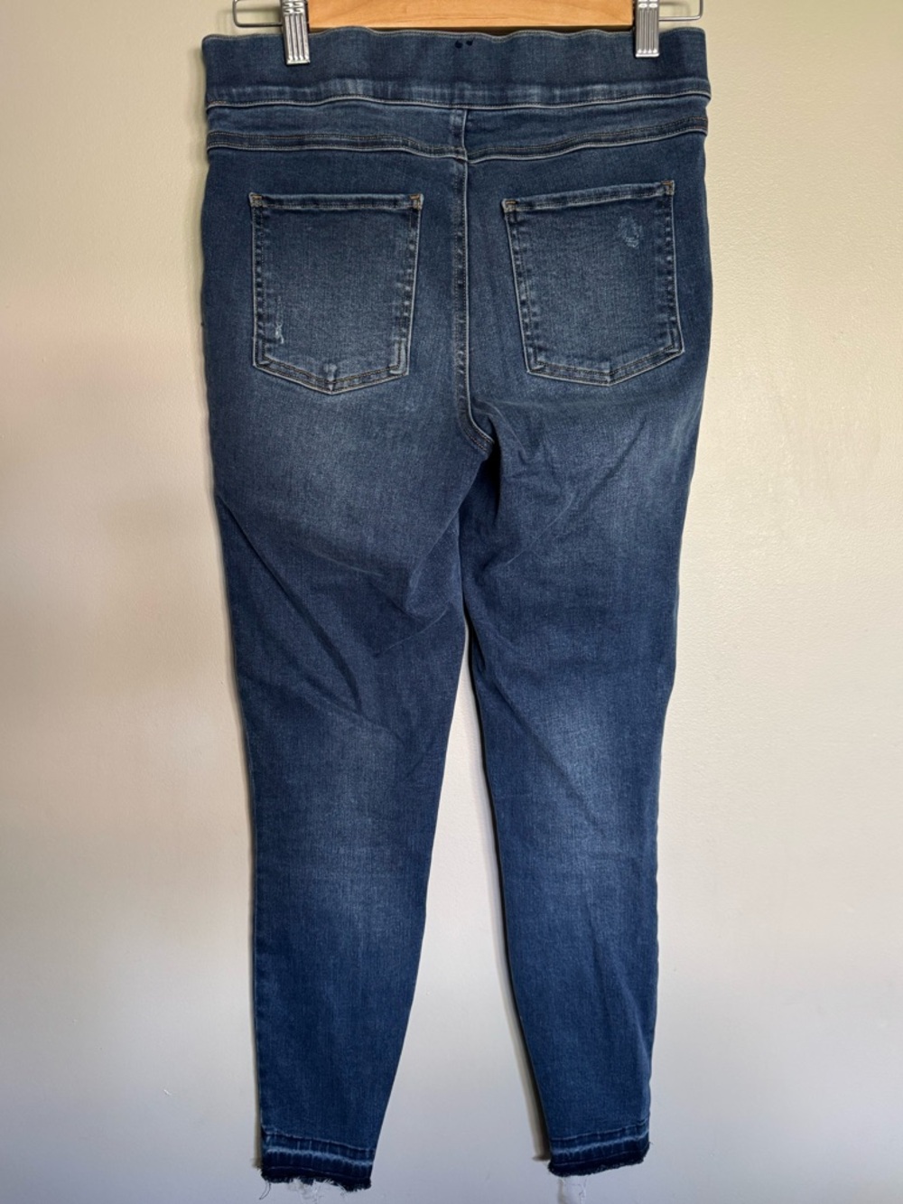 SPANX Pull-On Denim Leggings Sz M Med DarkWash Stretch Skinny Raw Hem Distressed - Picture 2 of 10